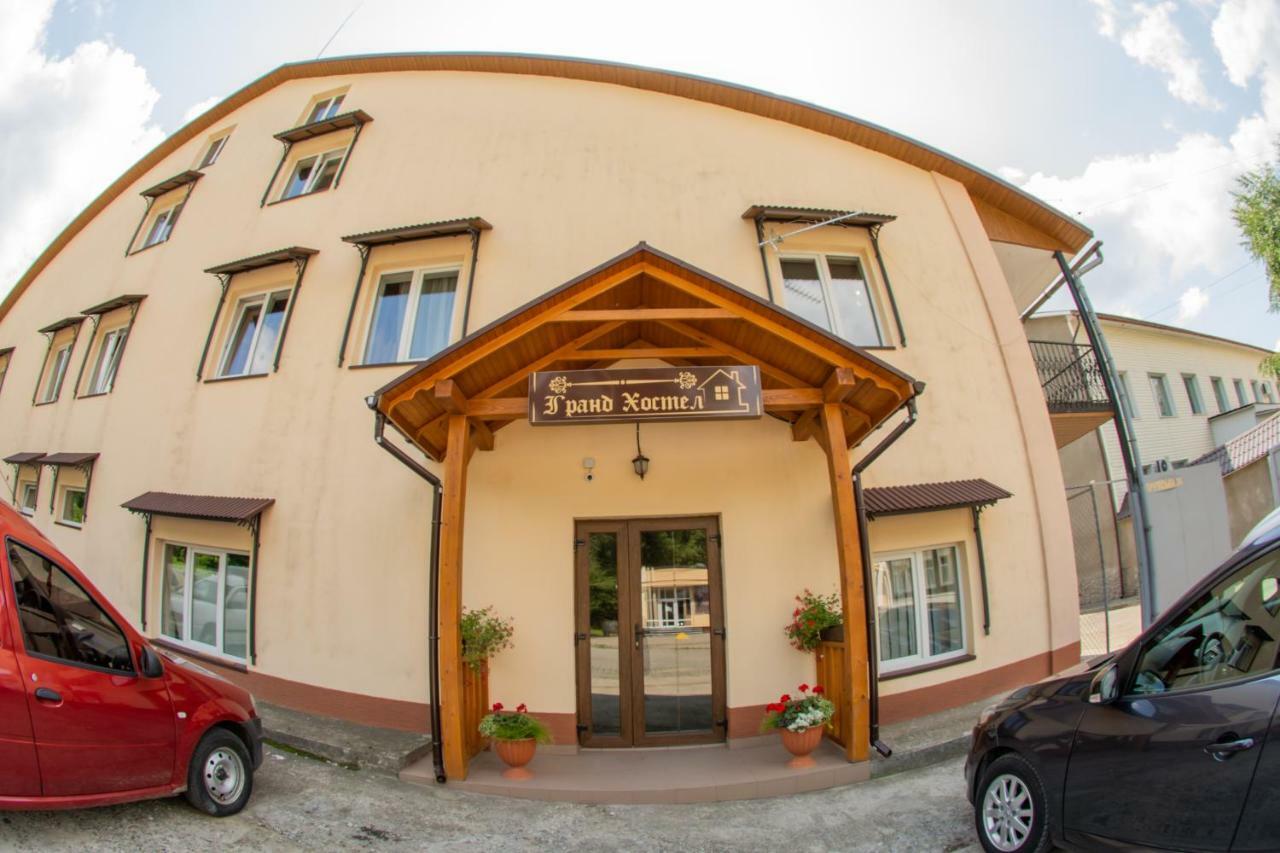 Гранд Хостел Chernivtsi Exterior photo